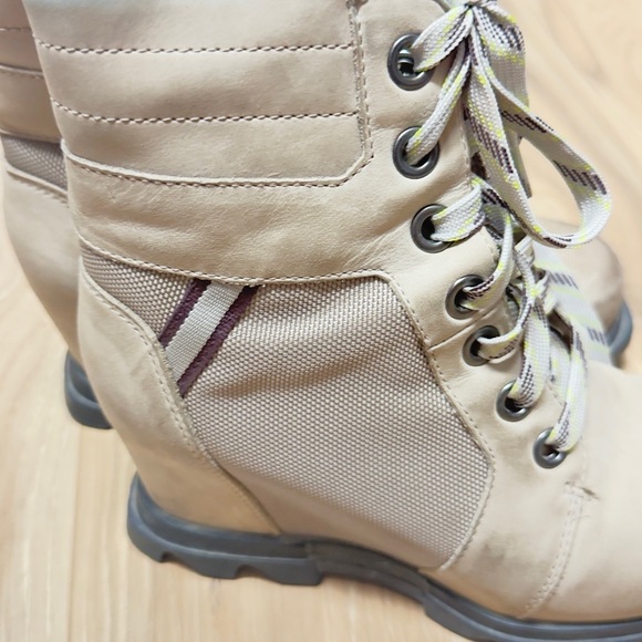 Sorel Beige Lace Up Boots - Picture 4 of 6